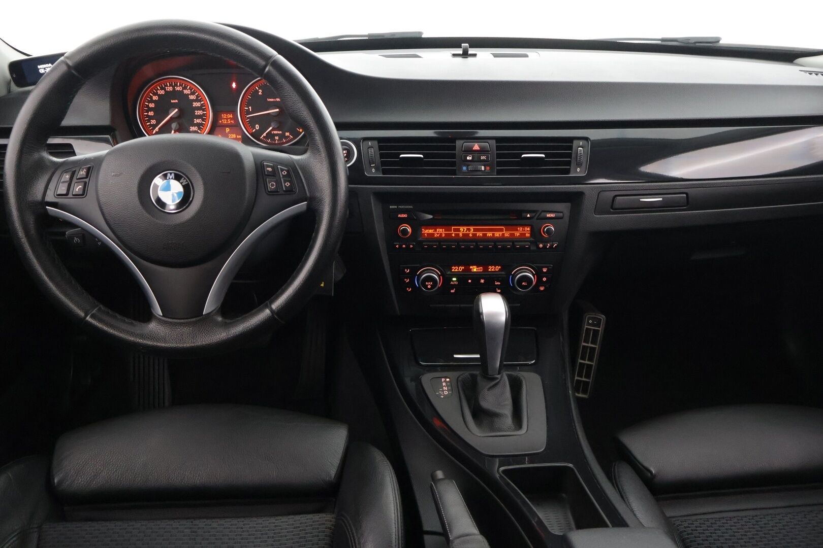 BMW 330 2010 A E91 Xdrive Touring *Facelift* / *S.koukku* / *Sporttipenkit* / *Hifit */ *Suomi-auto* - Tehokas nelikko varmalla tekniikalla!