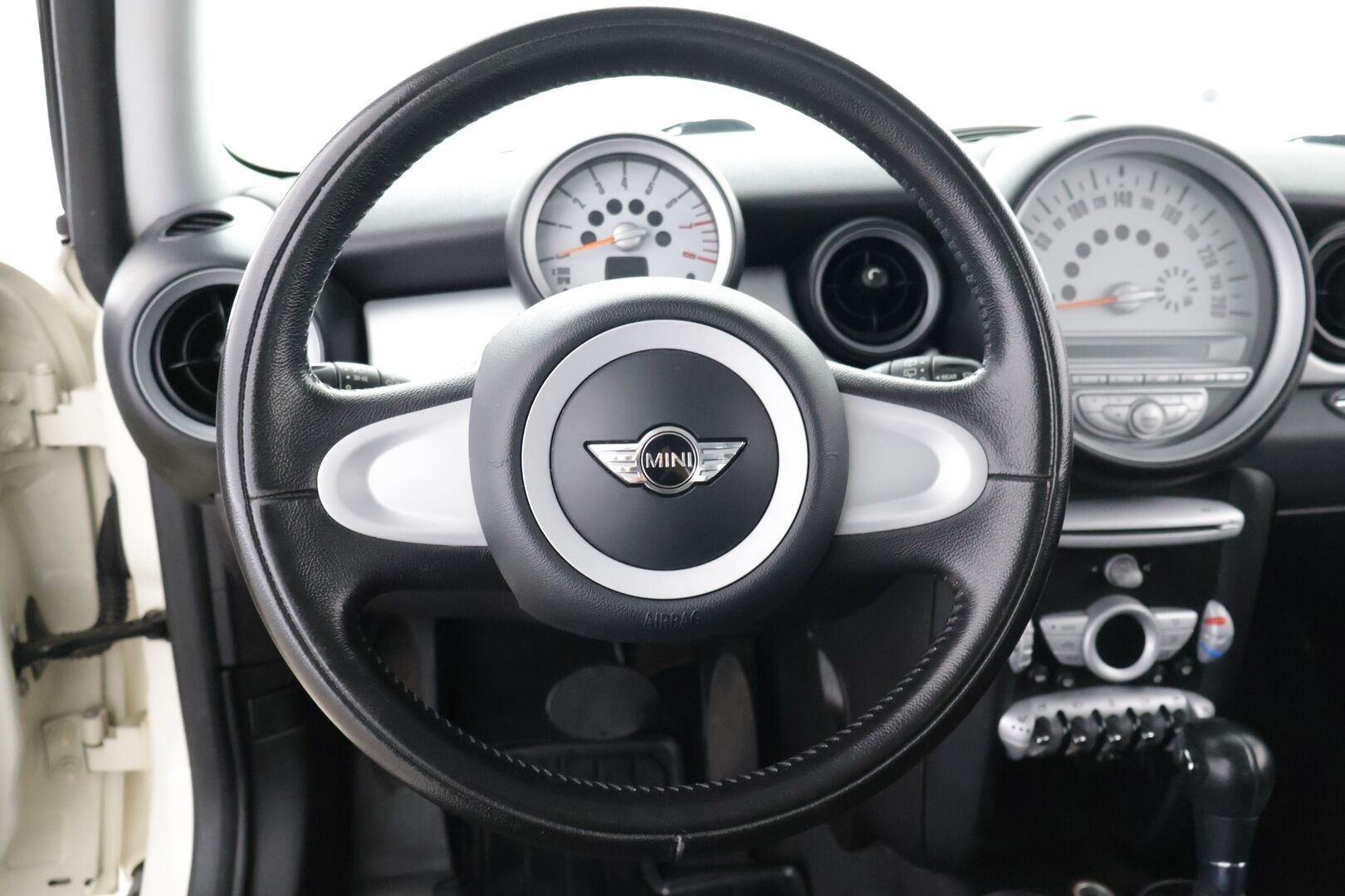 MINI Cooper 2010 A R56 Hatchback - Suomi-auto | 2x Renkaat Vanteilla | Seuraava katsastus 1/27 | * YritysOutlet - Myydään vain yrityksille * 