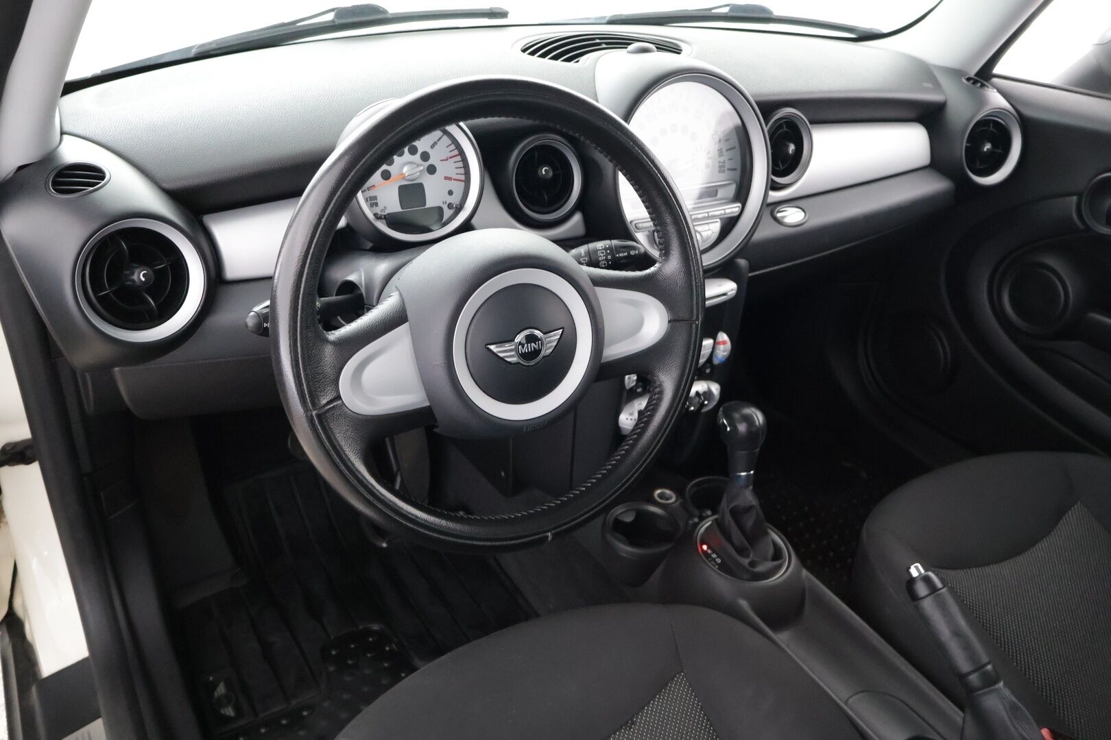 MINI Cooper 2010 A R56 Hatchback - Suomi-auto | 2x Renkaat Vanteilla | Seuraava katsastus 1/27 | * YritysOutlet - Myydään vain yrityksille * 