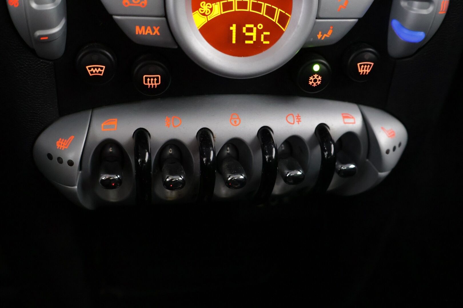 MINI Cooper 2010 A R56 Hatchback - Suomi-auto | 2x Renkaat Vanteilla | Seuraava katsastus 1/27 | * YritysOutlet - Myydään vain yrityksille * 