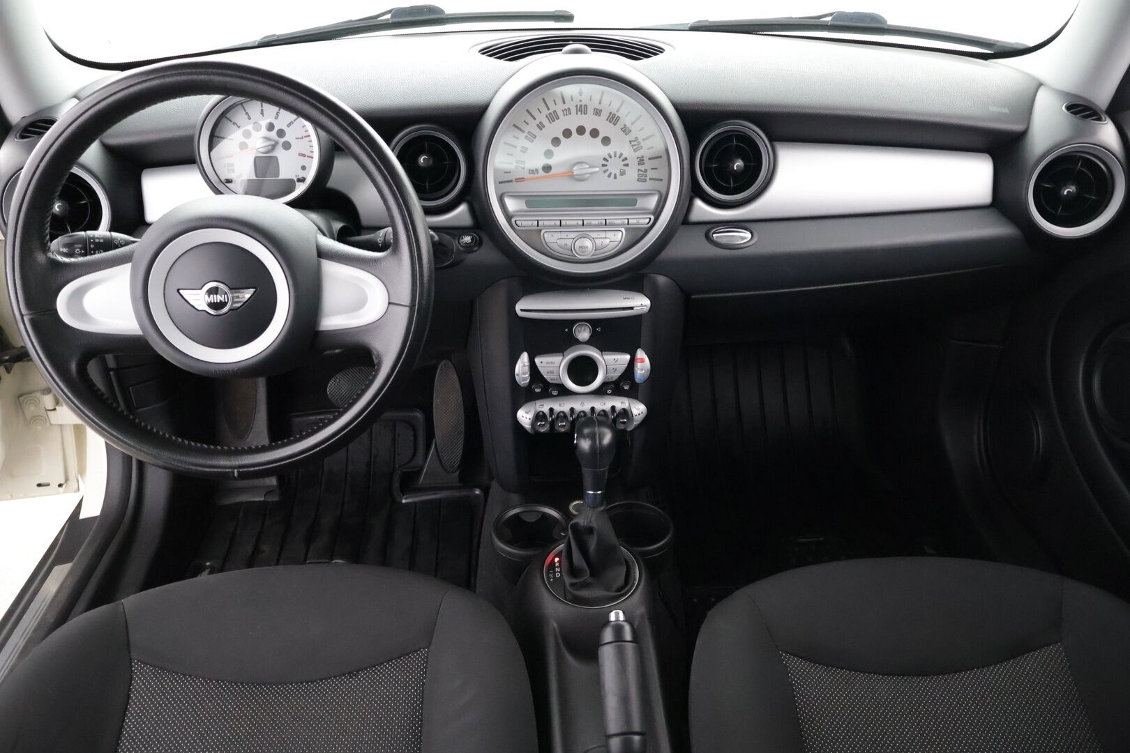 MINI Cooper 2010 A R56 Hatchback - Suomi-auto | 2x Renkaat Vanteilla | Seuraava katsastus 1/27 | * YritysOutlet - Myydään vain yrityksille * 