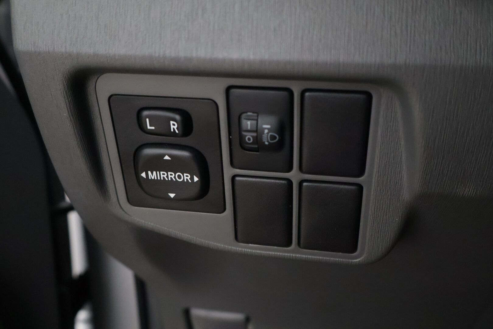 Toyota Prius 2010 HSD Sol 5ov - 2 renkaat / HUD / Vakinopeudensäädin / Huoltohistoria *