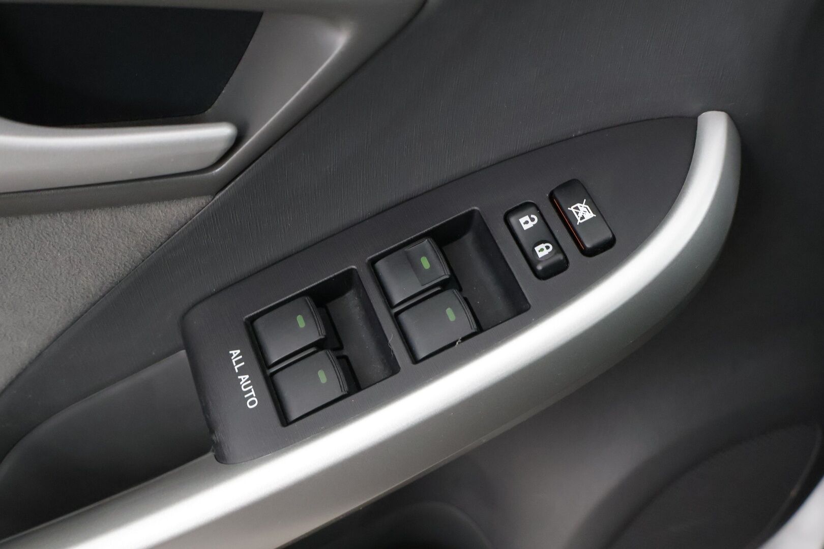 Toyota Prius 2010 HSD Sol 5ov - 2 renkaat / HUD / Vakinopeudensäädin / Huoltohistoria *