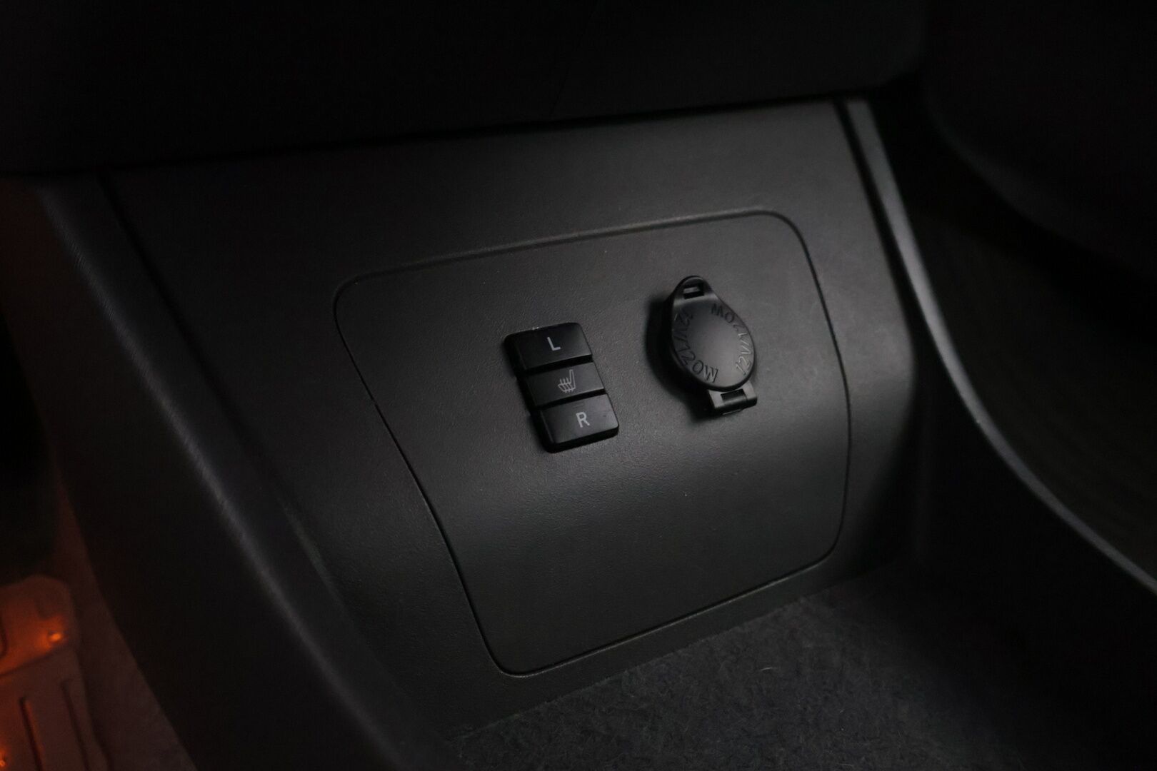 Toyota Prius 2010 HSD Sol 5ov - 2 renkaat / HUD / Vakinopeudensäädin / Huoltohistoria *