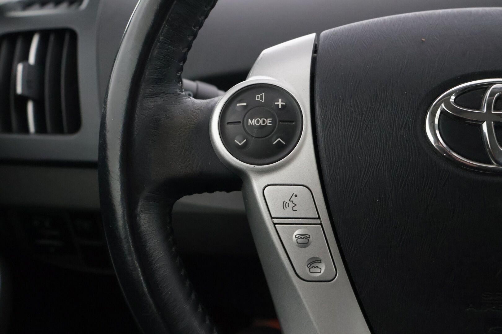 Toyota Prius 2010 HSD Sol 5ov - 2 renkaat / HUD / Vakinopeudensäädin / Huoltohistoria *