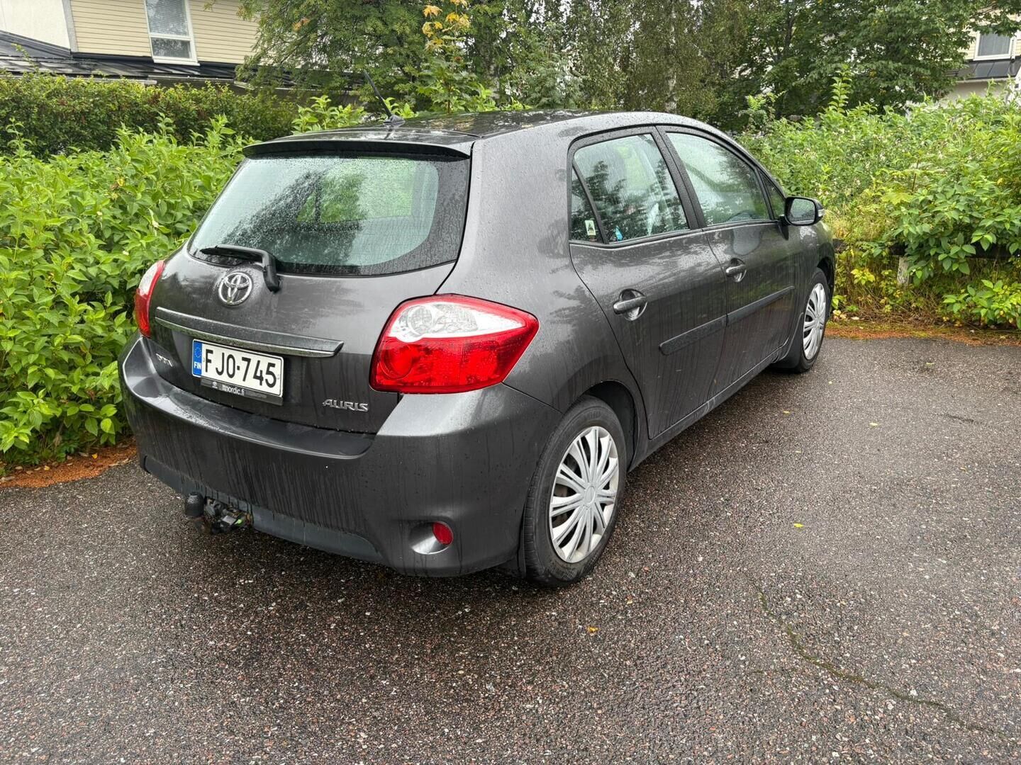 Toyota Auris 2010 1,6 Valvematic Linea Sol 5ov *Vetokoukku / Vakkari / Suomi-auto / Autom. ilmastointi* - 2x Renkaat ja vanteet / Juuri katsastettu