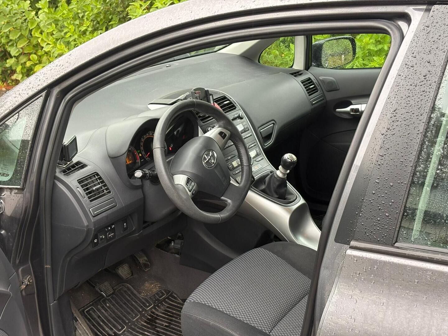 Toyota Auris 2010 1,6 Valvematic Linea Sol 5ov *Vetokoukku / Vakkari / Suomi-auto / Autom. ilmastointi* - 2x Renkaat ja vanteet / Juuri katsastettu