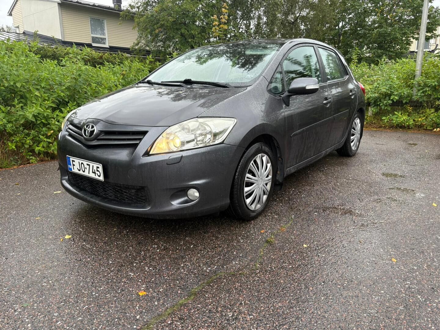 Toyota Auris 2010 1,6 Valvematic Linea Sol 5ov *Vetokoukku / Vakkari / Suomi-auto / Autom. ilmastointi* - 2x Renkaat ja vanteet / Juuri katsastettu