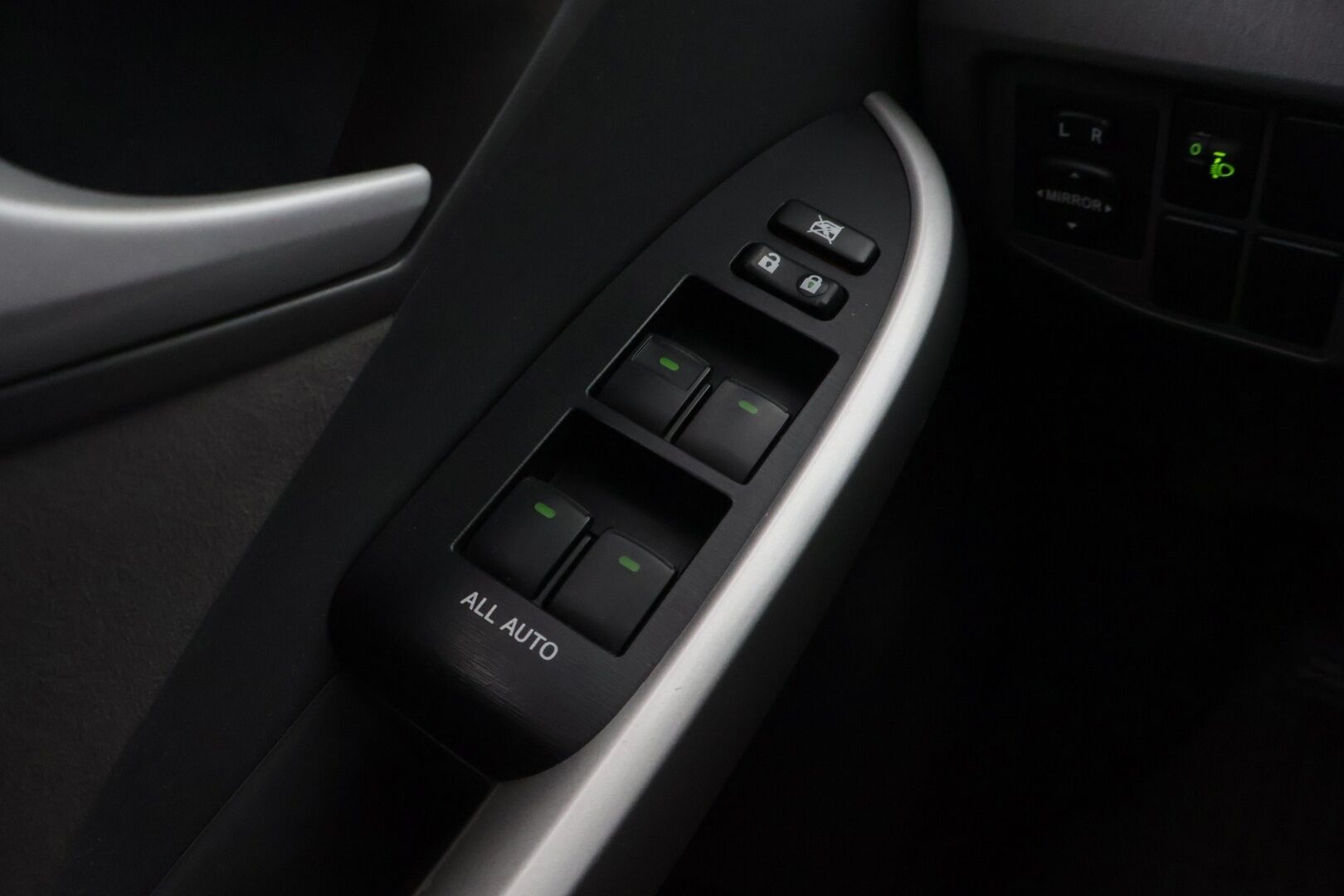 Toyota Prius 2010 Hybrid Sport ** Juuri katsastettu / HUD / Keyless / Kahdet renkaat - ** Tämä huippu myydään huudossa!