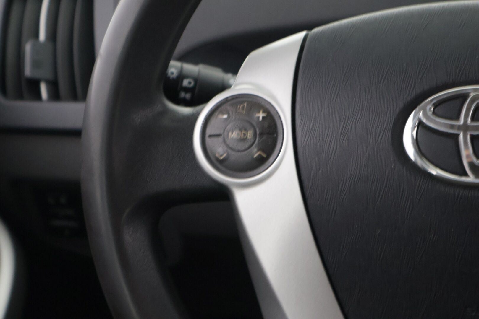 Toyota Prius 2010 Hybrid Sport ** Juuri katsastettu / HUD / Keyless / Kahdet renkaat - ** Tämä huippu myydään huudossa!