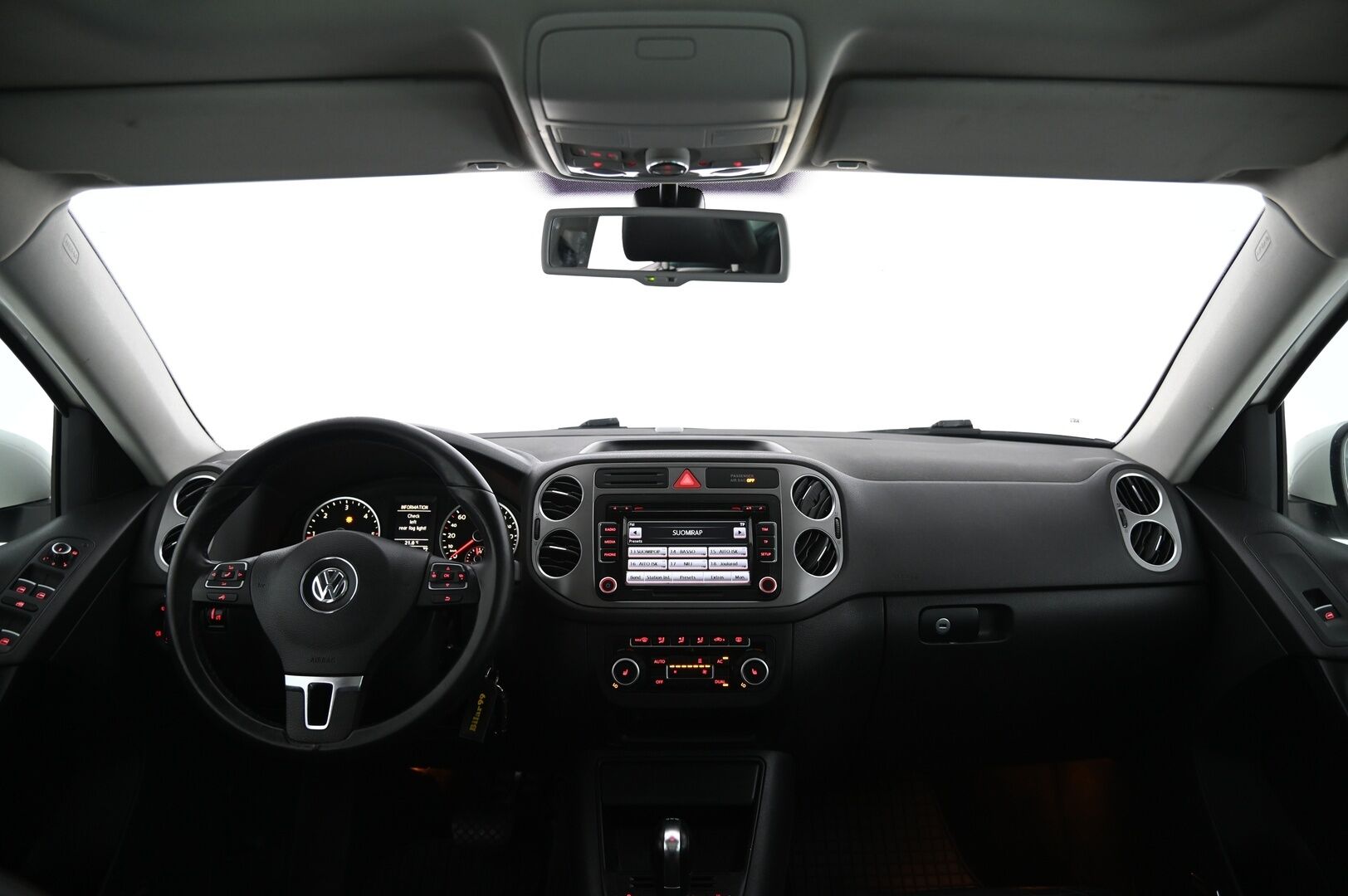Volkswagen Tiguan 2010 Sport & Style 2,0 TDI 103 kW (140 hv) 4MOTION*Myydään Huutokaupat.com* - *Myydään Huutokaupat.com* *Panoraama / Webasto / Koukku*