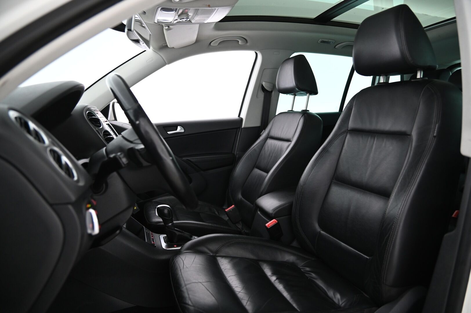 Volkswagen Tiguan 2010 Sport & Style 2,0 TDI 103 kW (140 hv) 4MOTION*Myydään Huutokaupat.com* - *Myydään Huutokaupat.com* *Panoraama / Webasto / Koukku*