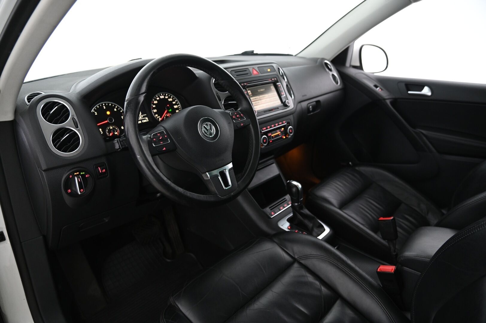 Volkswagen Tiguan 2010 Sport & Style 2,0 TDI 103 kW (140 hv) 4MOTION*Myydään Huutokaupat.com* - *Myydään Huutokaupat.com* *Panoraama / Webasto / Koukku*