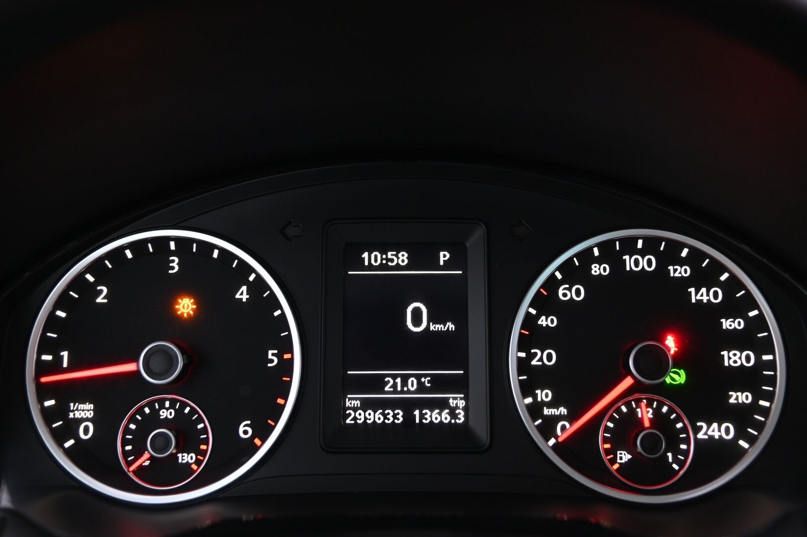 Volkswagen Tiguan 2010 Sport & Style 2,0 TDI 103 kW (140 hv) 4MOTION*Myydään Huutokaupat.com* - *Myydään Huutokaupat.com* *Panoraama / Webasto / Koukku*