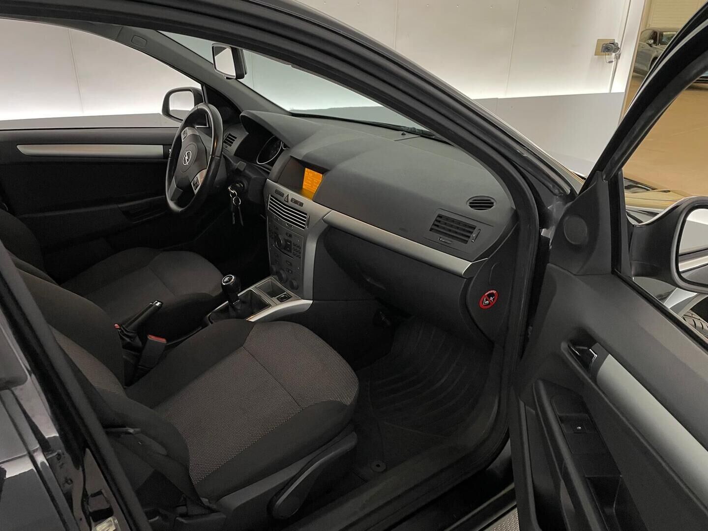Opel Astra 2010 Wagon Ultimate 1,6 Ecotec 85kW MT5 - Myydään Huutokaupat.com - – Tämä auto myydään huutokaupat.com -sivuston kautta | Juuri Katsastettu & Huollettu! | Lohko+Sisäpistoke | Vakkari | 2X Renkaat & Vanteet |
