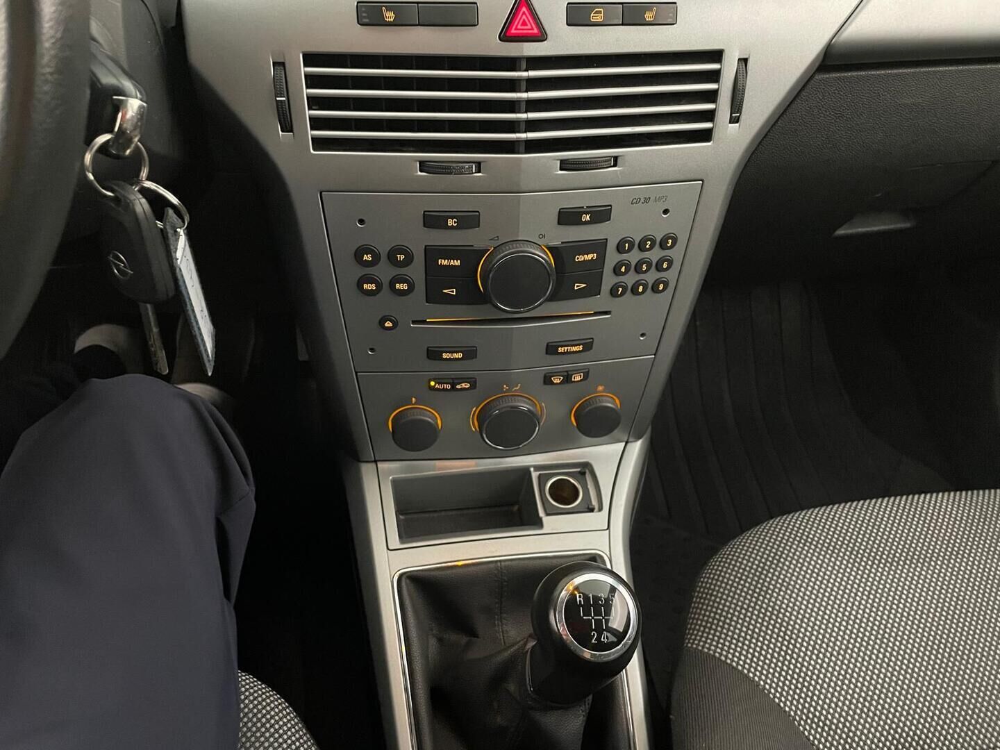 Opel Astra 2010 Wagon Ultimate 1,6 Ecotec 85kW MT5 - Myydään Huutokaupat.com - – Tämä auto myydään huutokaupat.com -sivuston kautta | Juuri Katsastettu & Huollettu! | Lohko+Sisäpistoke | Vakkari | 2X Renkaat & Vanteet |