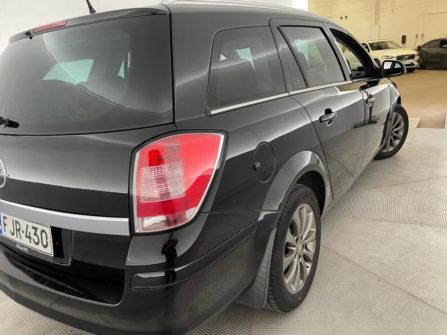 Opel Astra 2010 Wagon Ultimate 1,6 Ecotec 85kW MT5 - Myydään Huutokaupat.com - – Tämä auto myydään huutokaupat.com -sivuston kautta | Juuri Katsastettu & Huollettu! | Lohko+Sisäpistoke | Vakkari | 2X Renkaat & Vanteet |