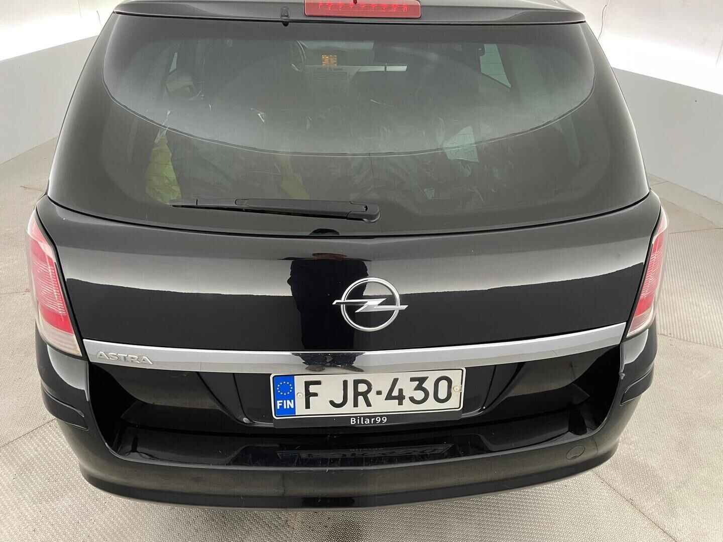 Opel Astra 2010 Wagon Ultimate 1,6 Ecotec 85kW MT5 - Myydään Huutokaupat.com - – Tämä auto myydään huutokaupat.com -sivuston kautta | Juuri Katsastettu & Huollettu! | Lohko+Sisäpistoke | Vakkari | 2X Renkaat & Vanteet |