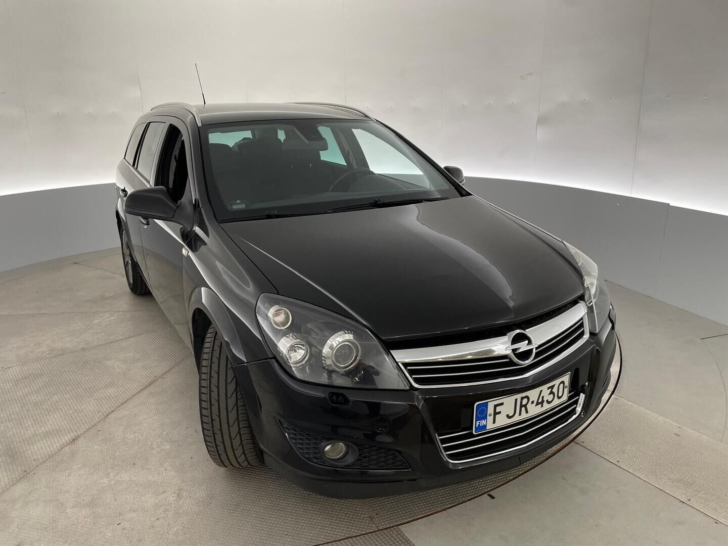 Opel Astra 2010 Wagon Ultimate 1,6 Ecotec 85kW MT5 - Myydään Huutokaupat.com - – Tämä auto myydään huutokaupat.com -sivuston kautta | Juuri Katsastettu & Huollettu! | Lohko+Sisäpistoke | Vakkari | 2X Renkaat & Vanteet |