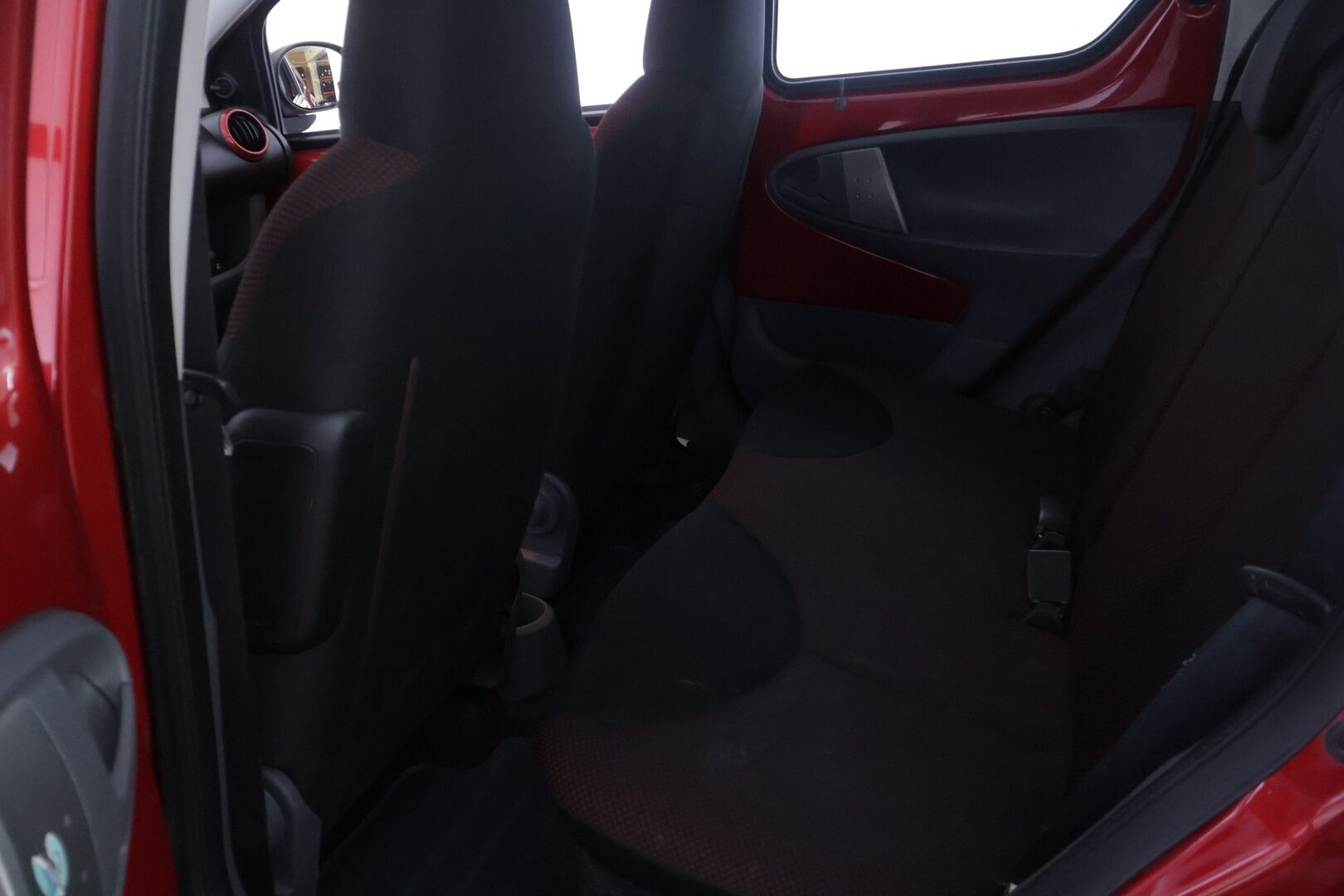 Toyota AYGO 2011 1,0 VVT-i Red  Myydään  Huutokaupat.com - Myyään Huutokaupat.com