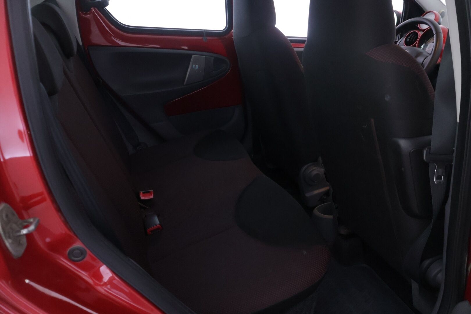 Toyota AYGO 2011 1,0 VVT-i Red  Myydään  Huutokaupat.com - Myyään Huutokaupat.com