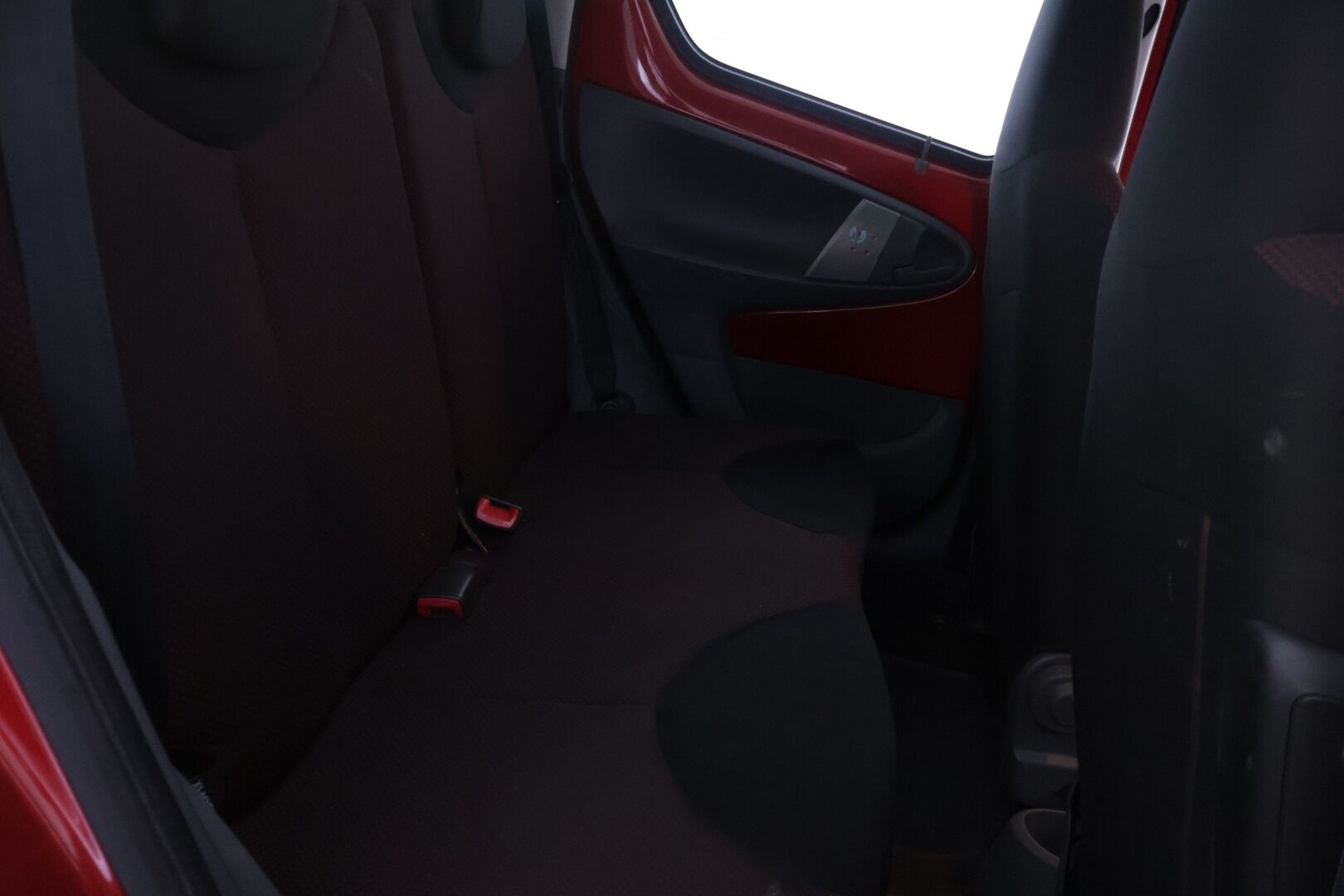 Toyota AYGO 2011 1,0 VVT-i Red  Myydään  Huutokaupat.com - Myyään Huutokaupat.com