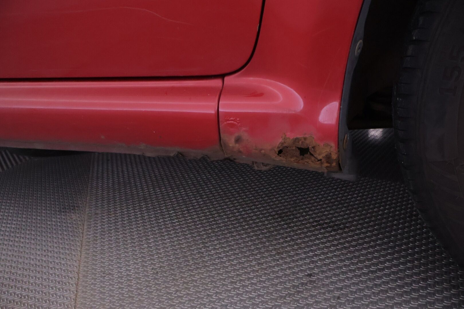 Toyota AYGO 2011 1,0 VVT-i Red  Myydään  Huutokaupat.com - Myyään Huutokaupat.com