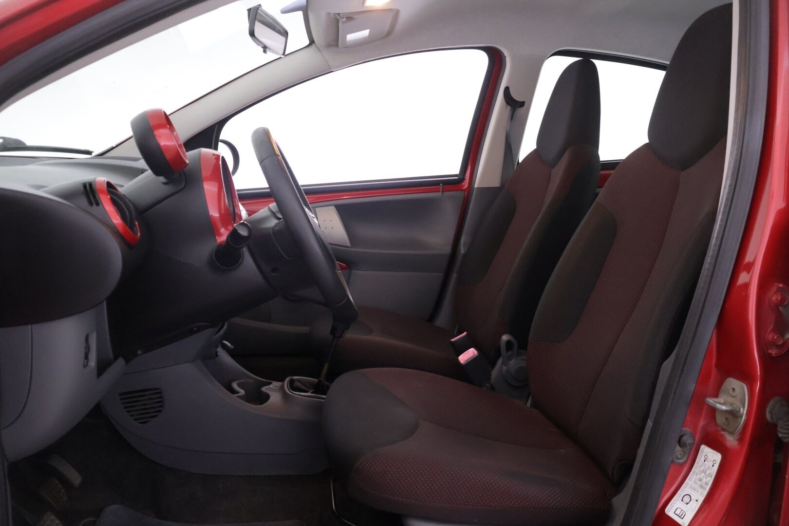 Toyota AYGO 2011 1,0 VVT-i Red  Myydään  Huutokaupat.com - Myyään Huutokaupat.com