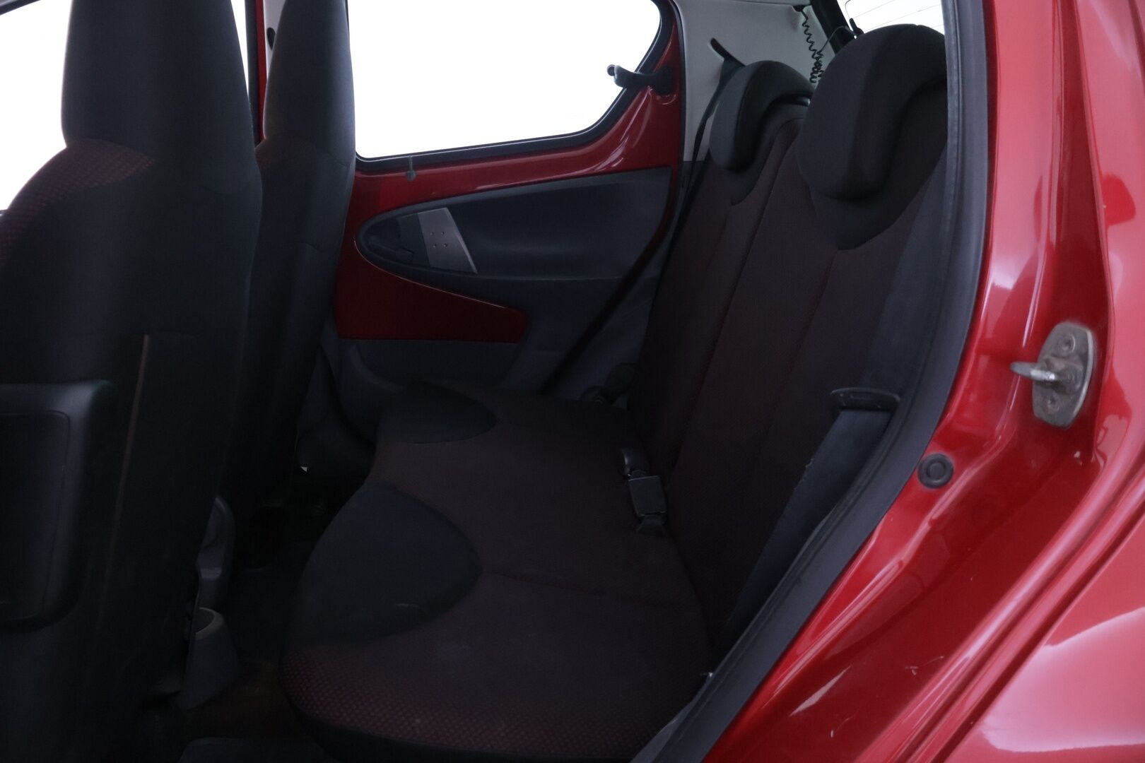 Toyota AYGO 2011 1,0 VVT-i Red  Myydään  Huutokaupat.com - Myyään Huutokaupat.com