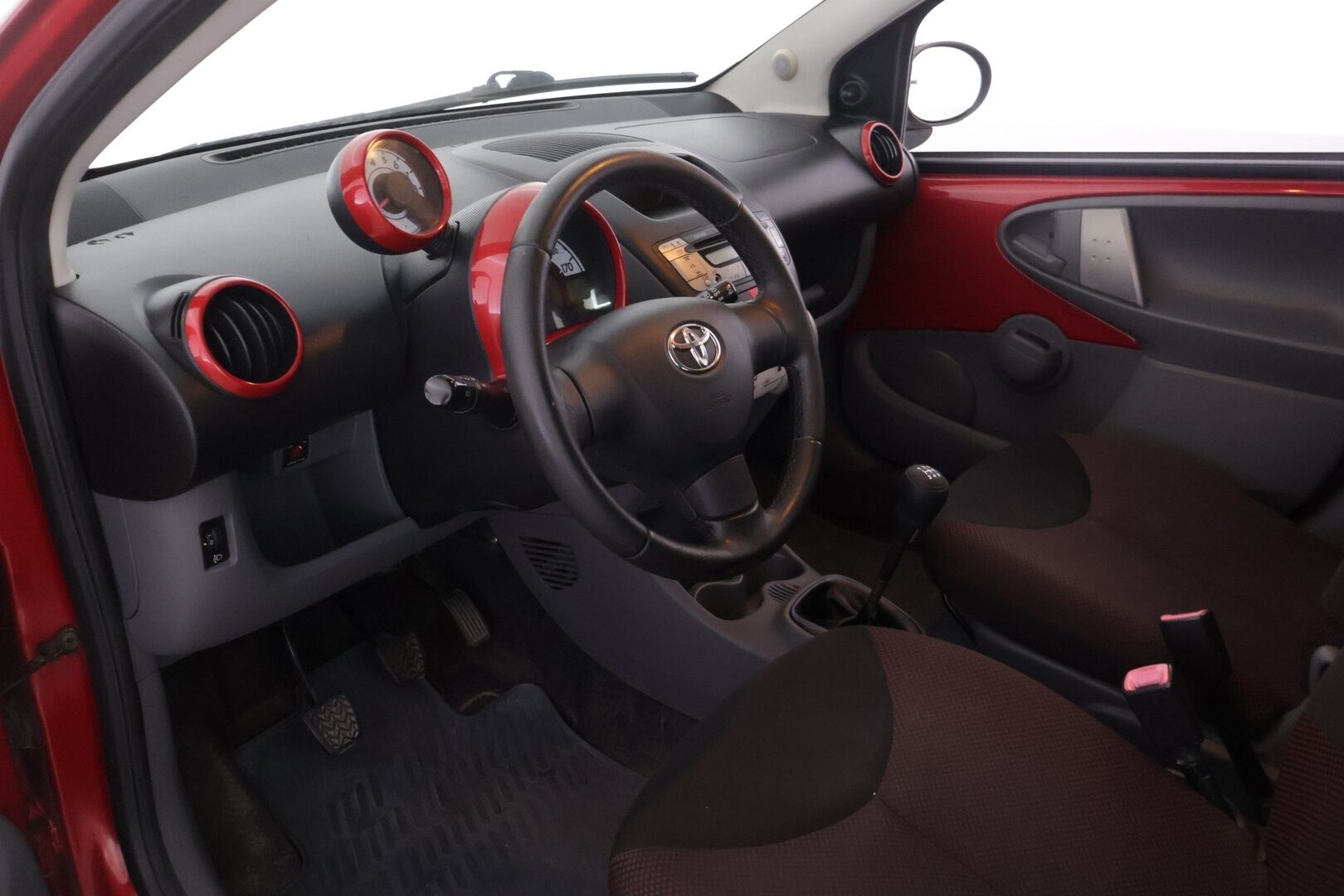 Toyota AYGO 2011 1,0 VVT-i Red  Myydään  Huutokaupat.com - Myyään Huutokaupat.com