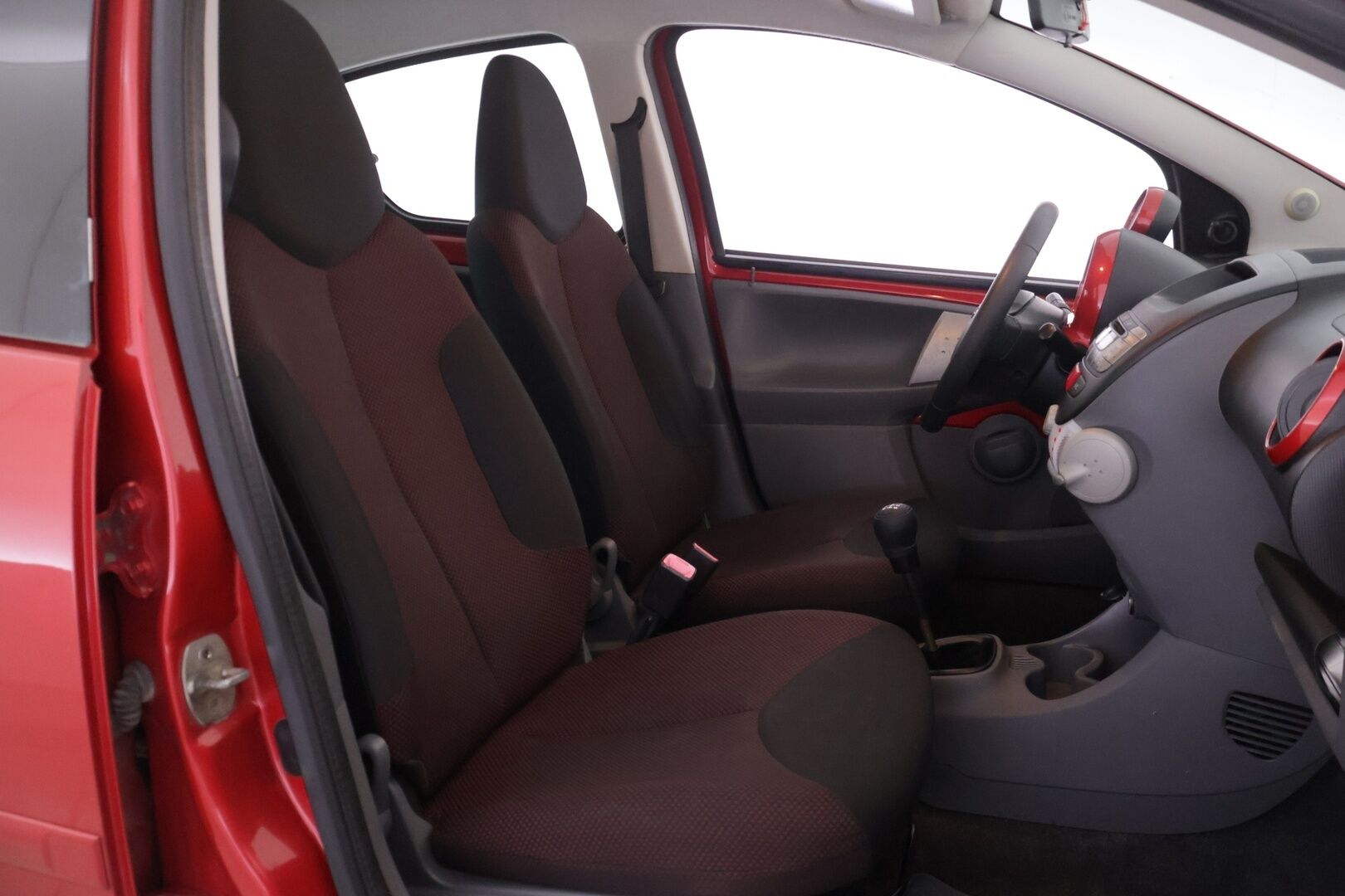 Toyota AYGO 2011 1,0 VVT-i Red  Myydään  Huutokaupat.com - Myyään Huutokaupat.com