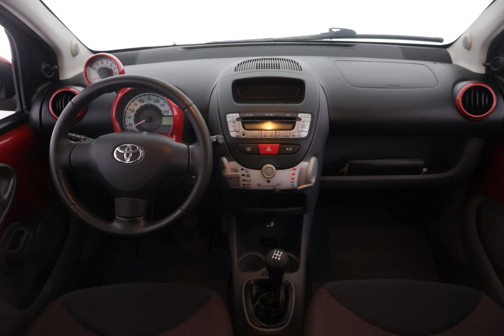 Toyota AYGO 2011 1,0 VVT-i Red  Myydään  Huutokaupat.com - Myyään Huutokaupat.com