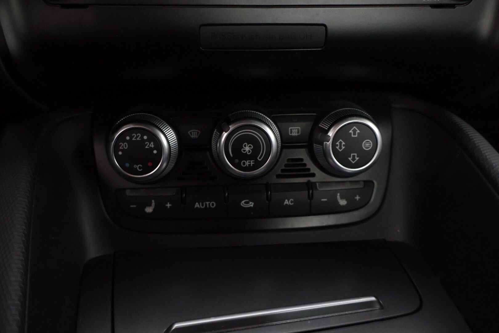 Audi TT 2010 Coupé 1,8 TFSI 118 kW * Sähköinen takaspoileri / Xenon / Webasto / Nahka-alcantarat / Tutkat takana * - * Suomi-auto / Kahdet renkaat omilla alumiinivanteilla! *