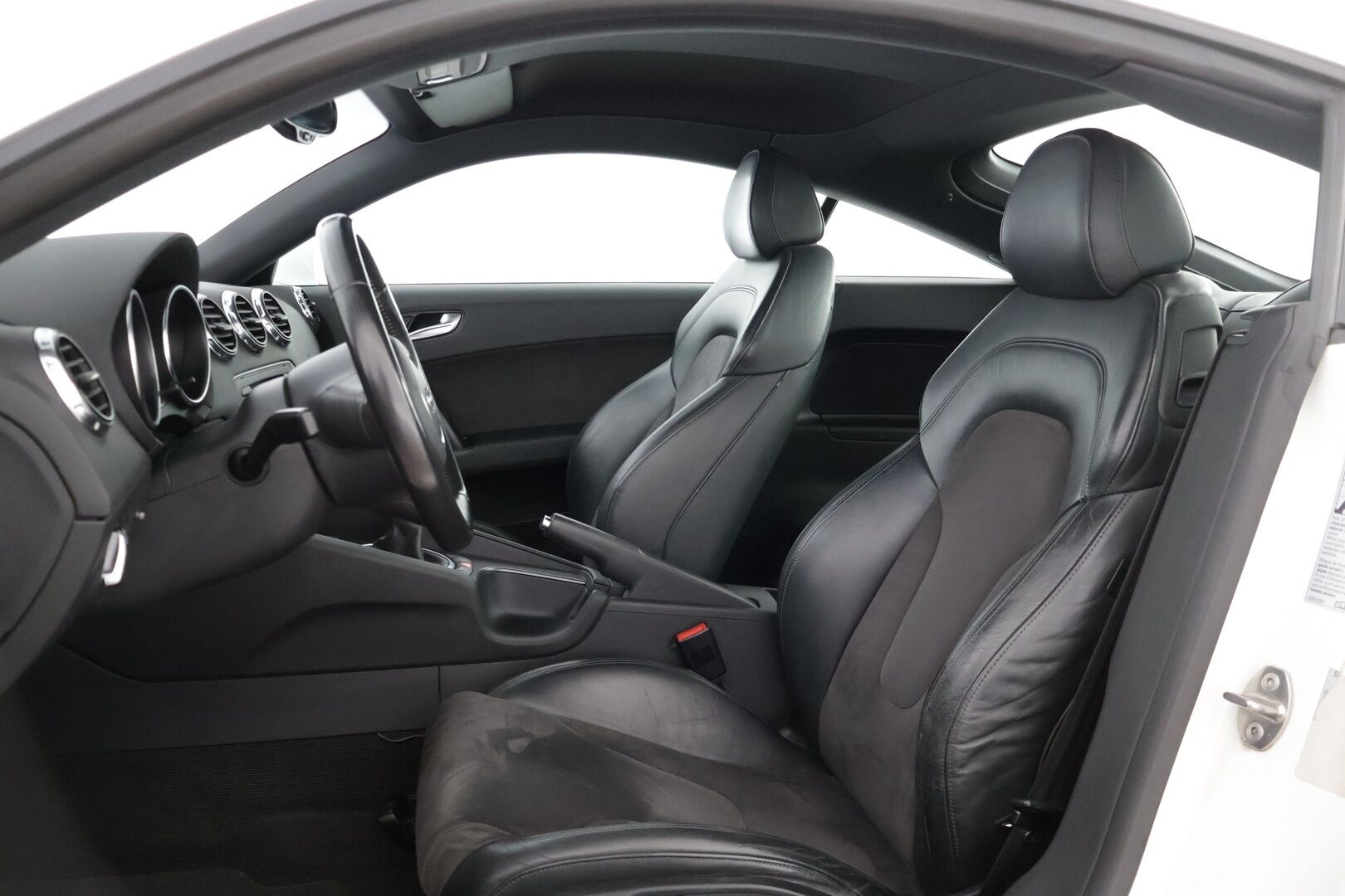 Audi TT 2010 Coupé 1,8 TFSI 118 kW * Sähköinen takaspoileri / Xenon / Webasto / Nahka-alcantarat / Tutkat takana * - * Suomi-auto / Kahdet renkaat omilla alumiinivanteilla! *