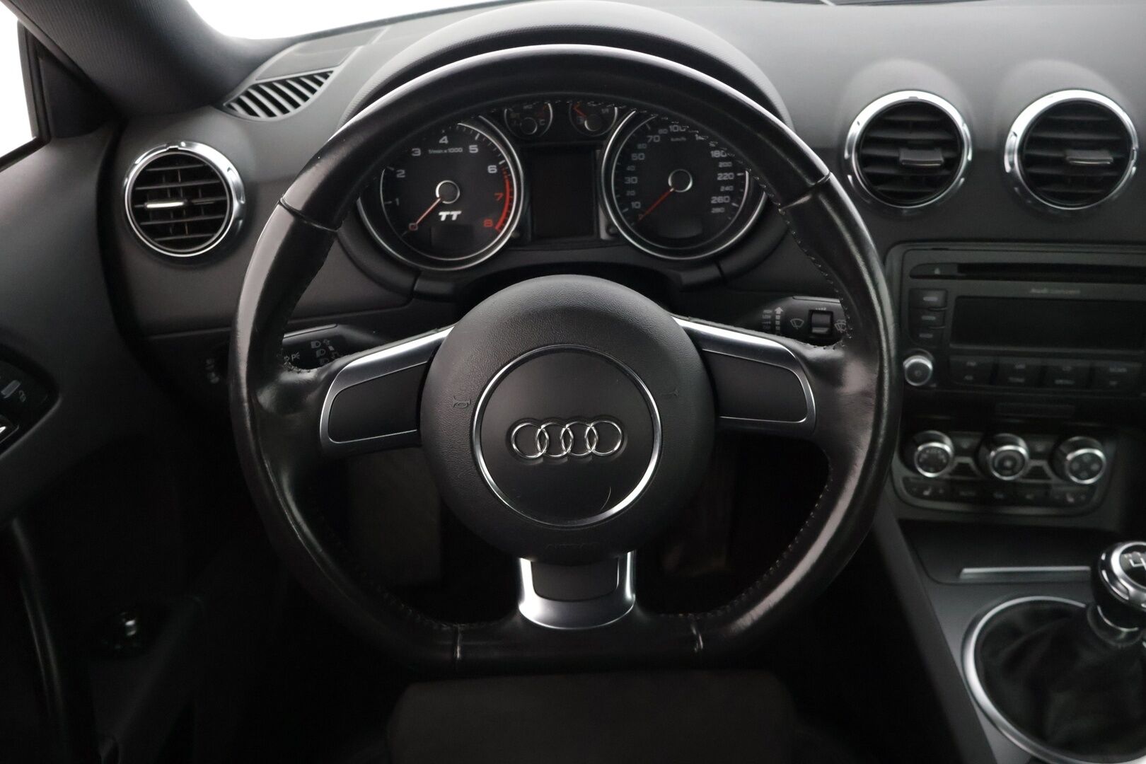 Audi TT 2010 Coupé 1,8 TFSI 118 kW * Sähköinen takaspoileri / Xenon / Webasto / Nahka-alcantarat / Tutkat takana * - * Suomi-auto / Kahdet renkaat omilla alumiinivanteilla! *