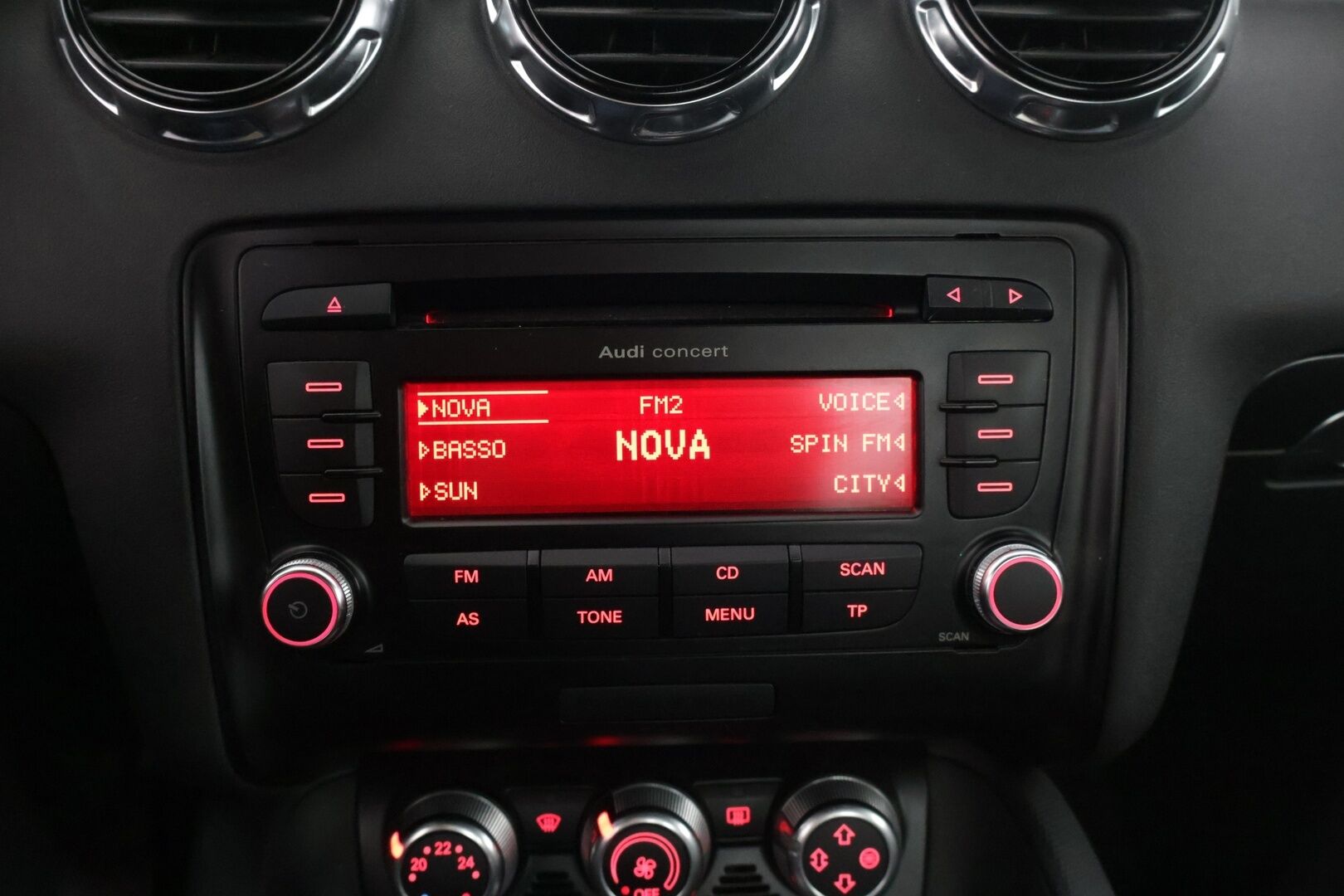 Audi TT 2010 Coupé 1,8 TFSI 118 kW * Sähköinen takaspoileri / Xenon / Webasto / Nahka-alcantarat / Tutkat takana * - * Suomi-auto / Kahdet renkaat omilla alumiinivanteilla! *