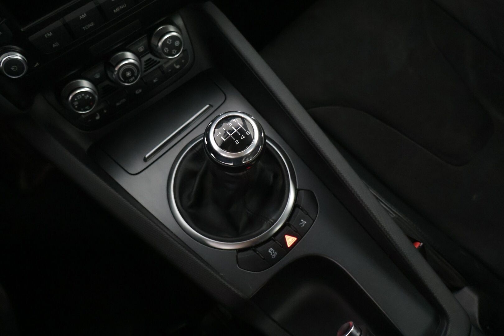 Audi TT 2010 Coupé 1,8 TFSI 118 kW * Sähköinen takaspoileri / Xenon / Webasto / Nahka-alcantarat / Tutkat takana * - * Suomi-auto / Kahdet renkaat omilla alumiinivanteilla! *