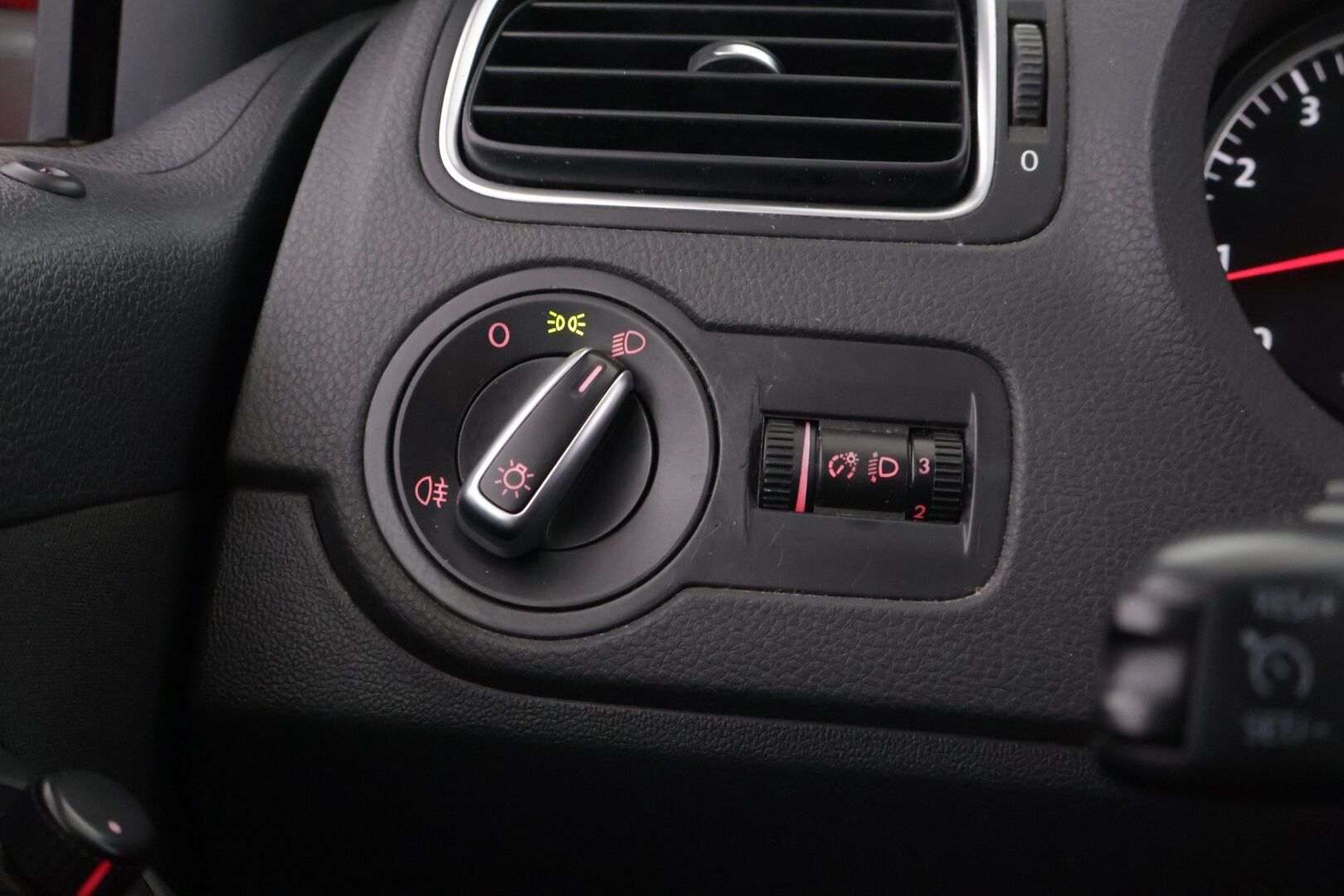 Volkswagen Polo 2011 Comfortline 1,2 TSI 77 kW (105 hv) 4-ovinen - *MYYDÄÄN HUUTOKAUPAT.COM*