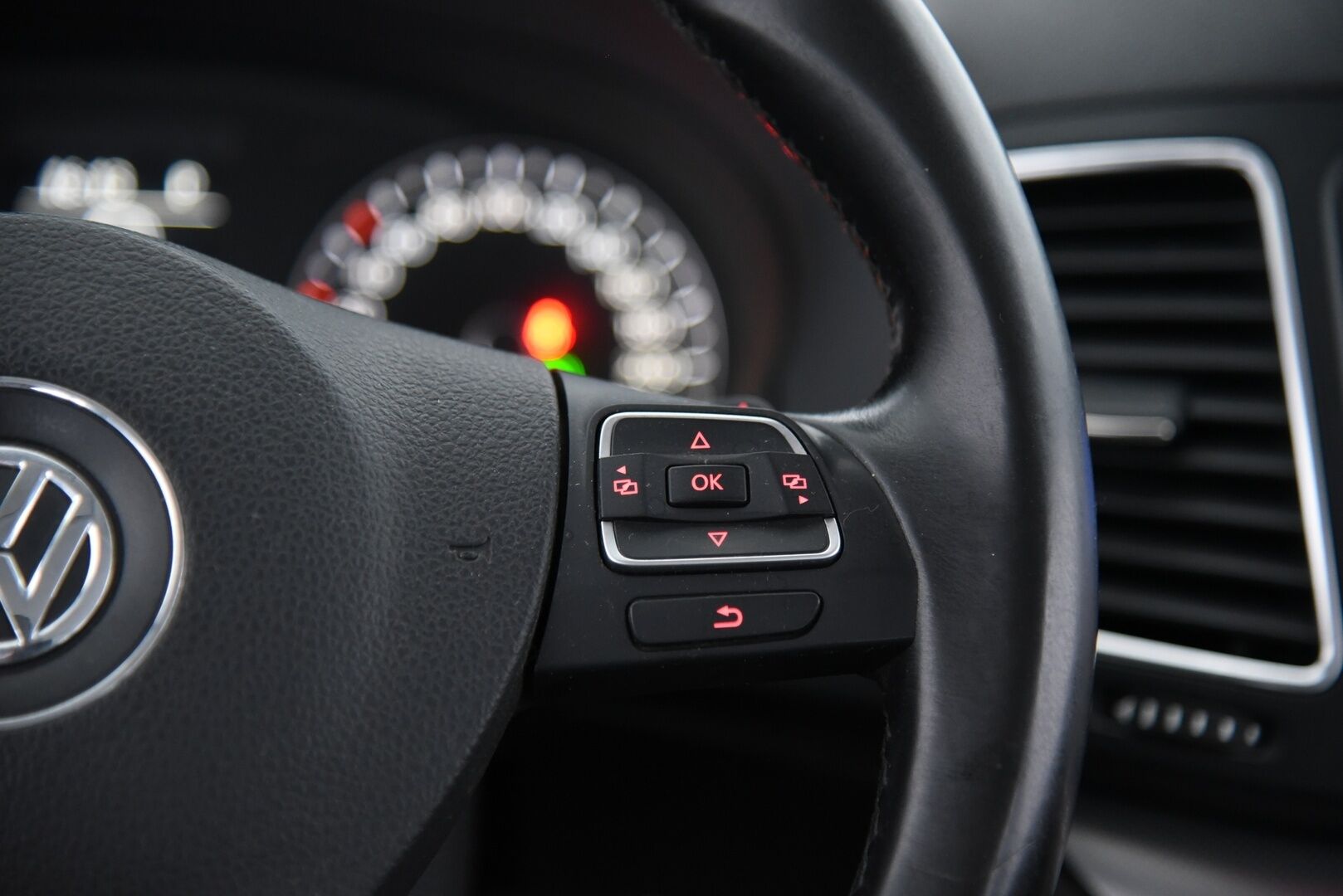 Volkswagen Sharan 2011 Comfortline 2,0 TDI BlueMotion Technology DSG-aut. / Vakkari / Vetokoukku / Suomi-Auto / - 7-Paikkainen tilaihme sähkötoimisilla liukuovilla / 2x hyvät renkaat!