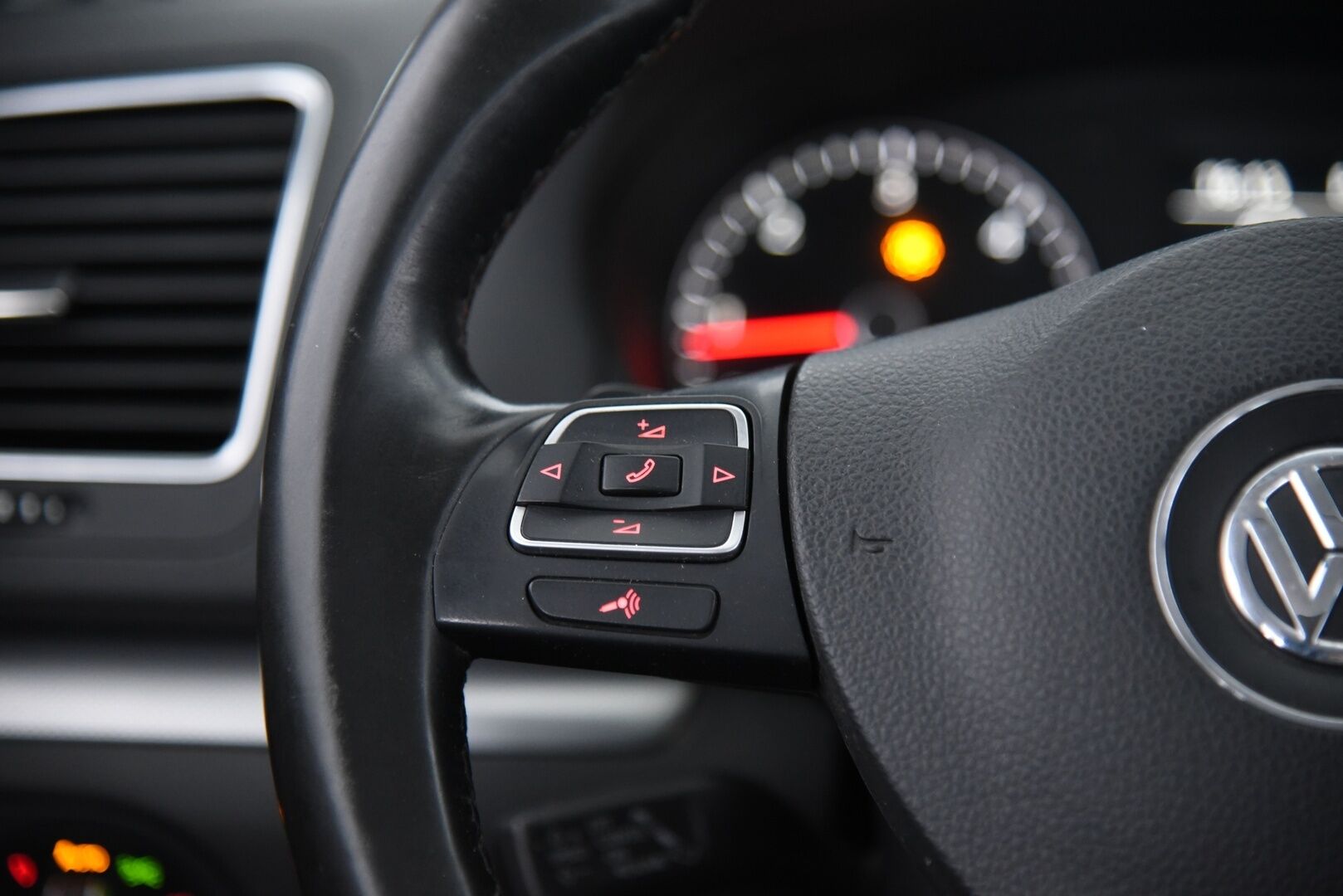Volkswagen Sharan 2011 Comfortline 2,0 TDI BlueMotion Technology DSG-aut. / Vakkari / Vetokoukku / Suomi-Auto / - 7-Paikkainen tilaihme sähkötoimisilla liukuovilla / 2x hyvät renkaat!