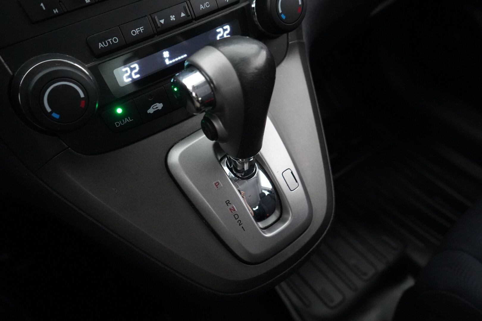 Honda CR-V 2011 2,2 i-DTEC Elegance AT 4WD Business - Ahdin uusittu juuri! | Suomi- auto | Vakkari | Koukku | Lohkolämmitin | P.tutka | Kahdet renkaat aluvantein