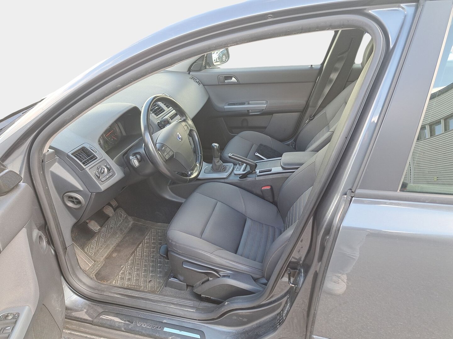 Volvo S40 2011 1,6D DRIVe start/stop Kinetic man * Suomiauto / Webasto / High Performance Audio / Vetokoukku / Puolinahkasisusta - Poikkeuksellisen siisti / Hyvin huollettu / 2x Renkaat!