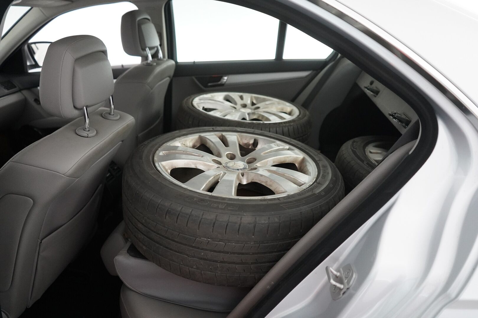 Mercedes-Benz C 2008 * MYYDÄÄN HUUTOKAUPAT.COM *