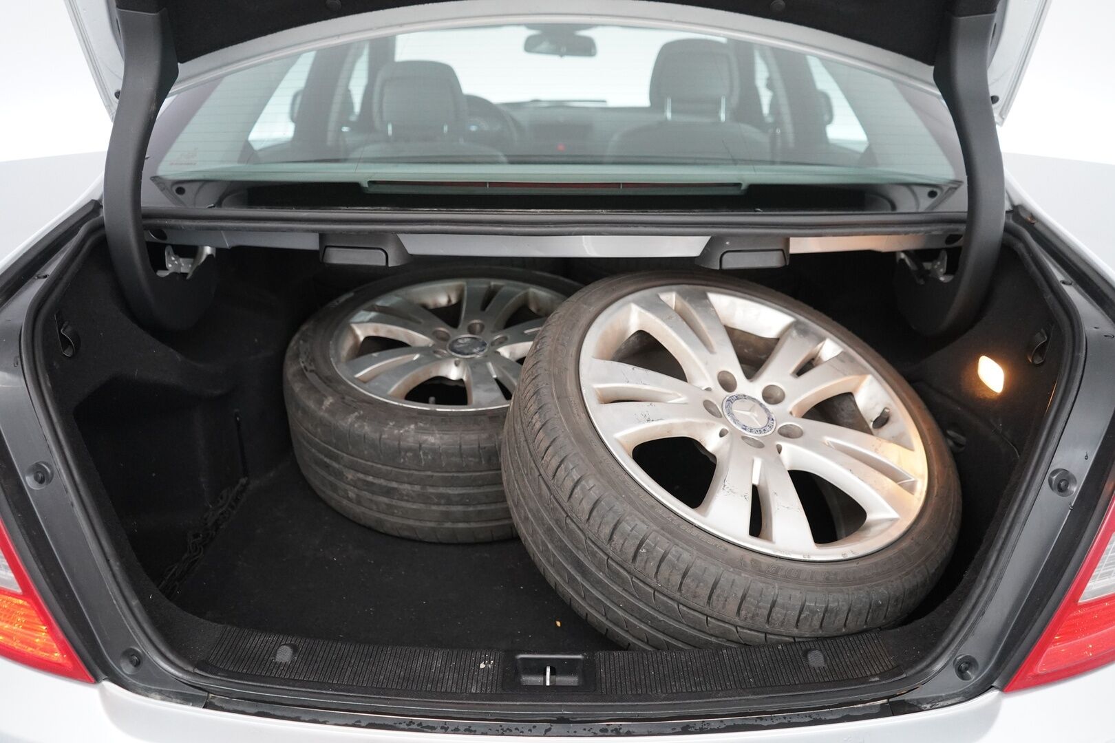 Mercedes-Benz C 2008 * MYYDÄÄN HUUTOKAUPAT.COM *