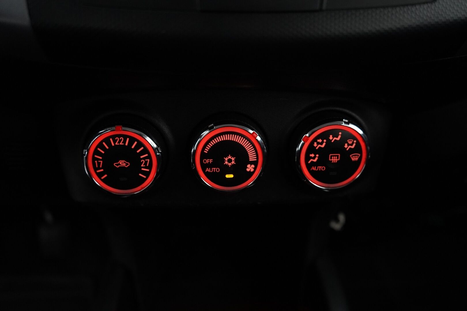 Mitsubishi Outlander 2011 2.2 DI-D Intense * MYYDÄÄN HUUTOKAUPAT.COM *
