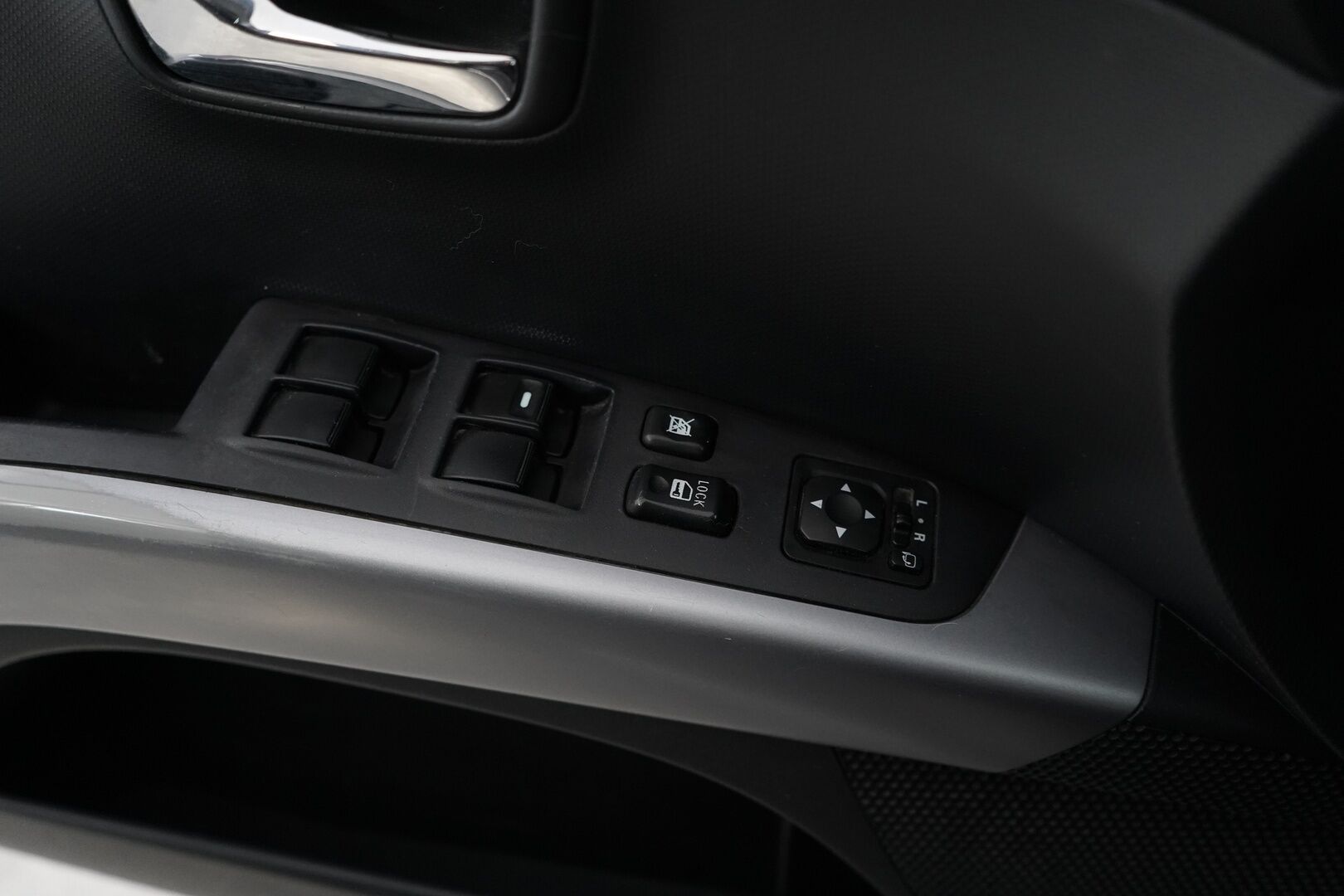 Mitsubishi Outlander 2011 2.2 DI-D Intense * MYYDÄÄN HUUTOKAUPAT.COM *