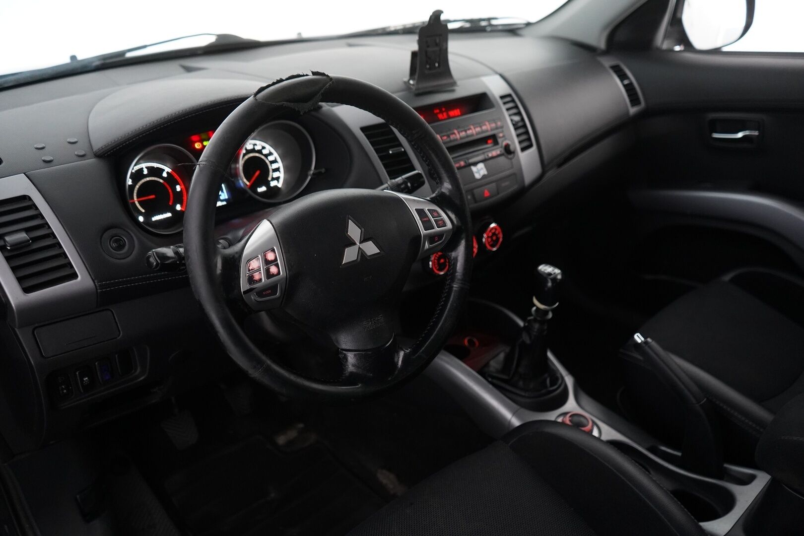 Mitsubishi Outlander 2011 2.2 DI-D Intense * MYYDÄÄN HUUTOKAUPAT.COM *
