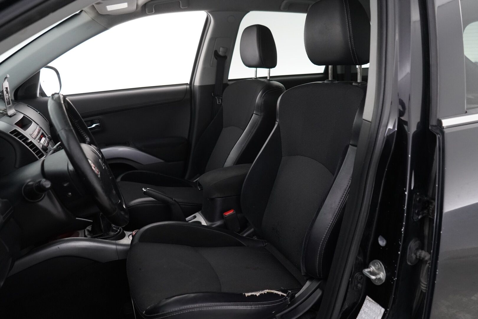 Mitsubishi Outlander 2011 2.2 DI-D Intense * MYYDÄÄN HUUTOKAUPAT.COM *