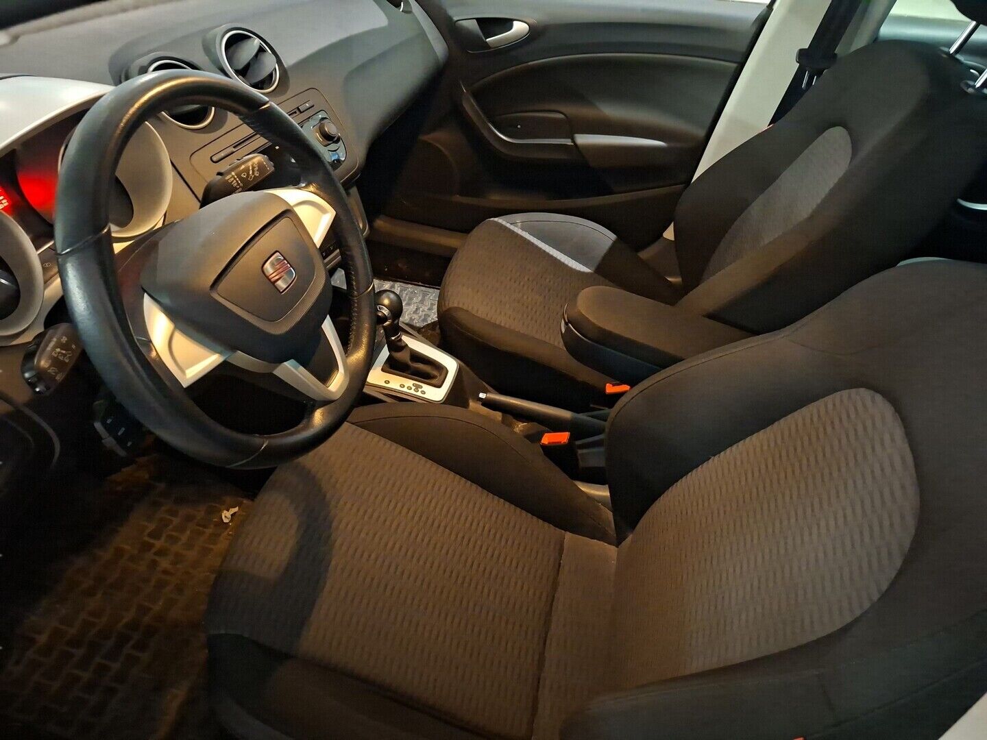 Seat Ibiza ST 2011 1,2 TSI Sport DSG *Suomiauto / Peruutustutka / Vakkari / Aluvanteet* - Kahdet hyvät renkaat alumiinivanteilla / Jakoketju vaihdettu 08/22 - HULLUT AVAJAISHULINAT KORKOTARJOUS 3,29 %