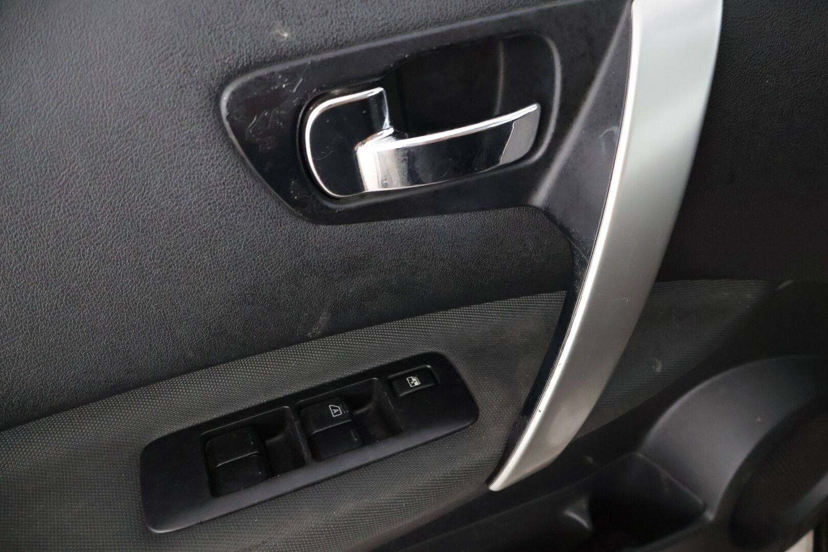 Nissan Qashqai+2 2012 1,6L Stop / Start System Acenta 2WD 5M/T ** Myydään huutokaupat.com-sivustolla / 7p / 2x renkaat / Lohko / Panoraama ** - *Kattavasti huollettu! / Kaksilla renkailla / Katsastus voimassa 2/2026 saakka!*